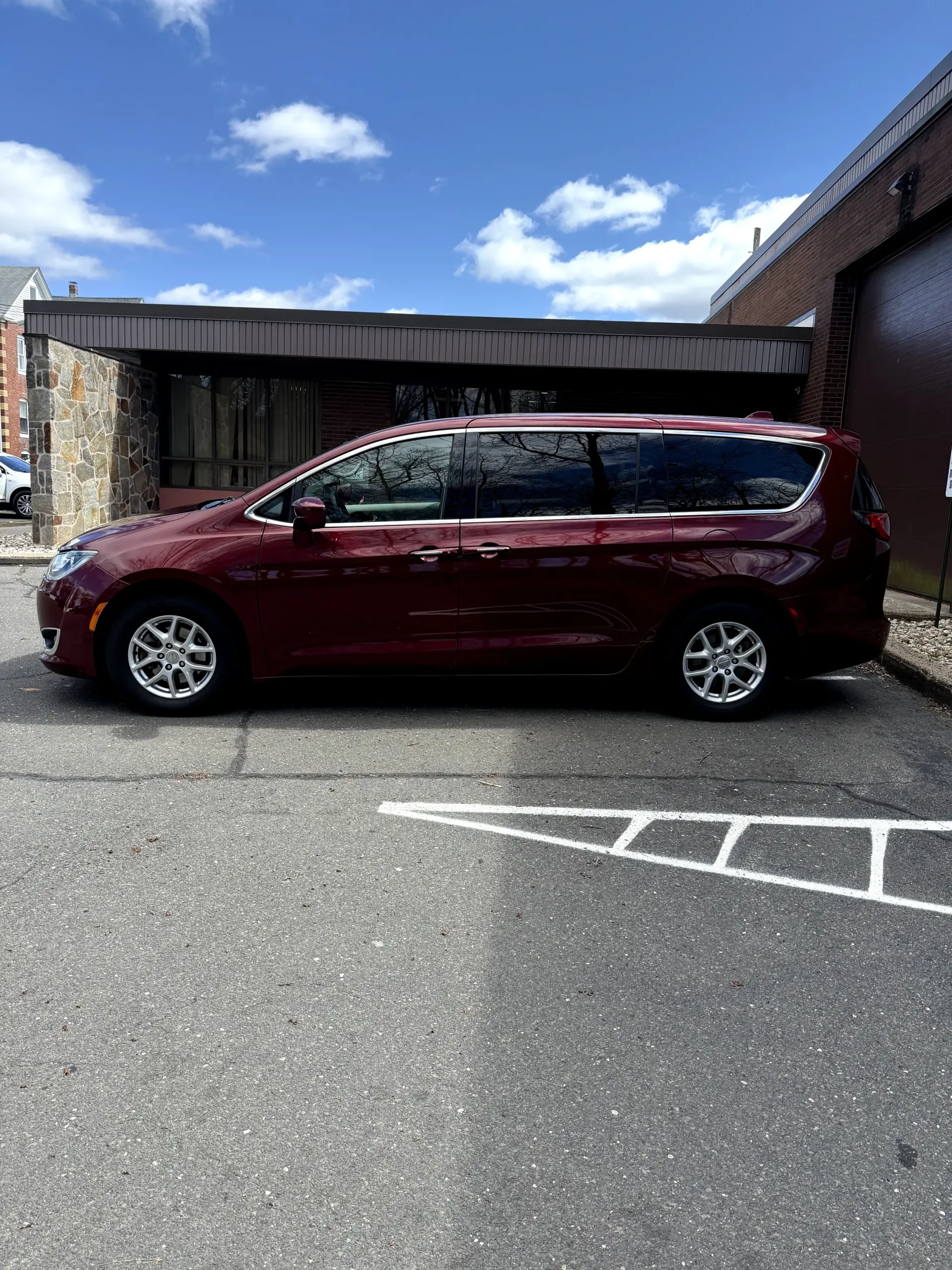 2020 Chrysler Pacifica Touring photo 4