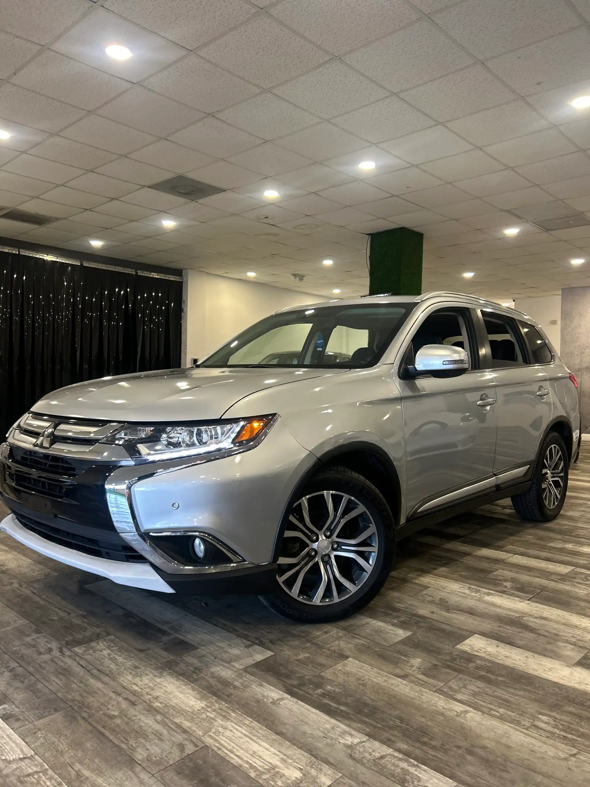 2017 Mitsubishi Outlander SEL S-AWC's photo