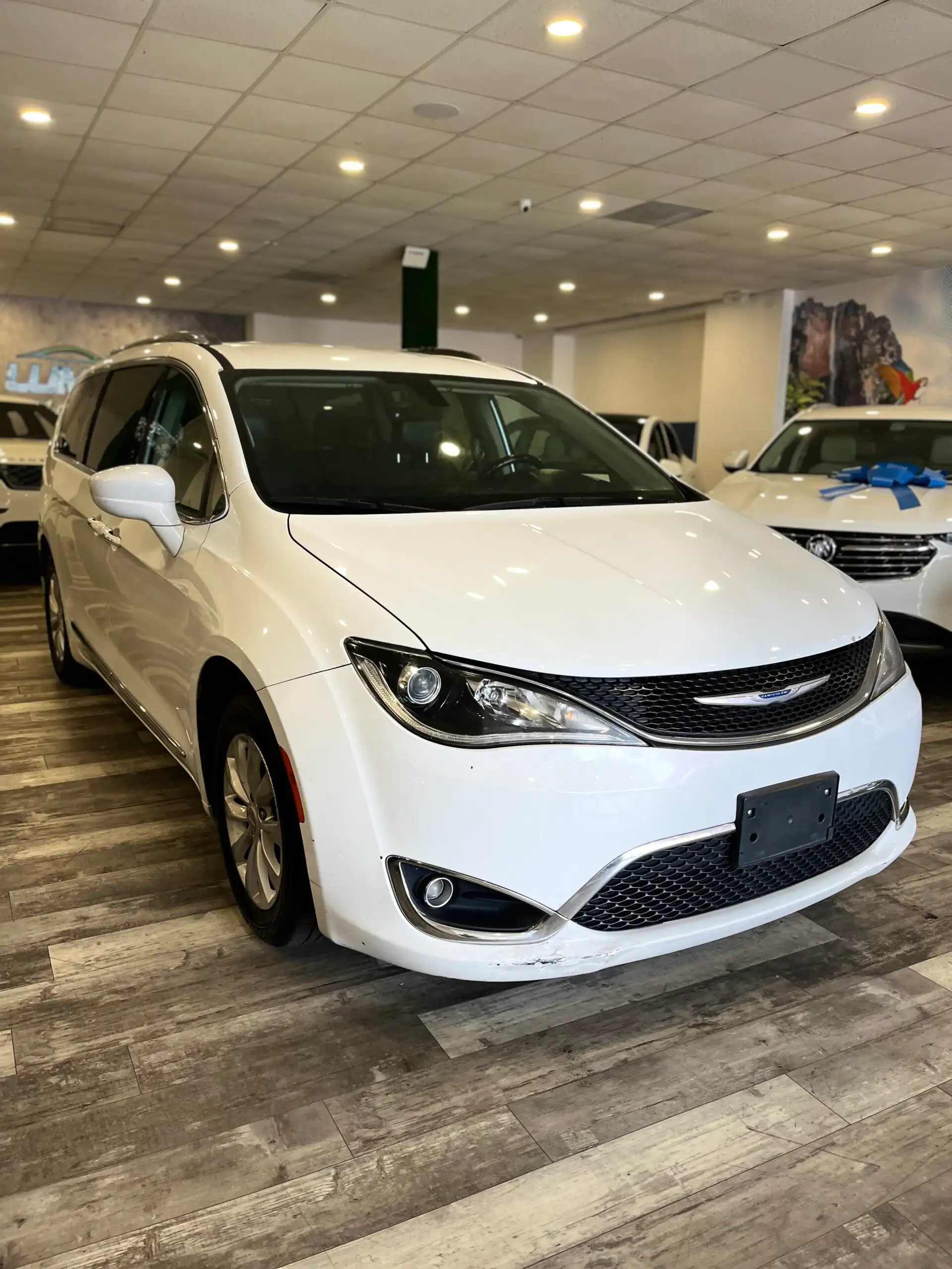 2019 Chrysler Pacifica Touring L's photo