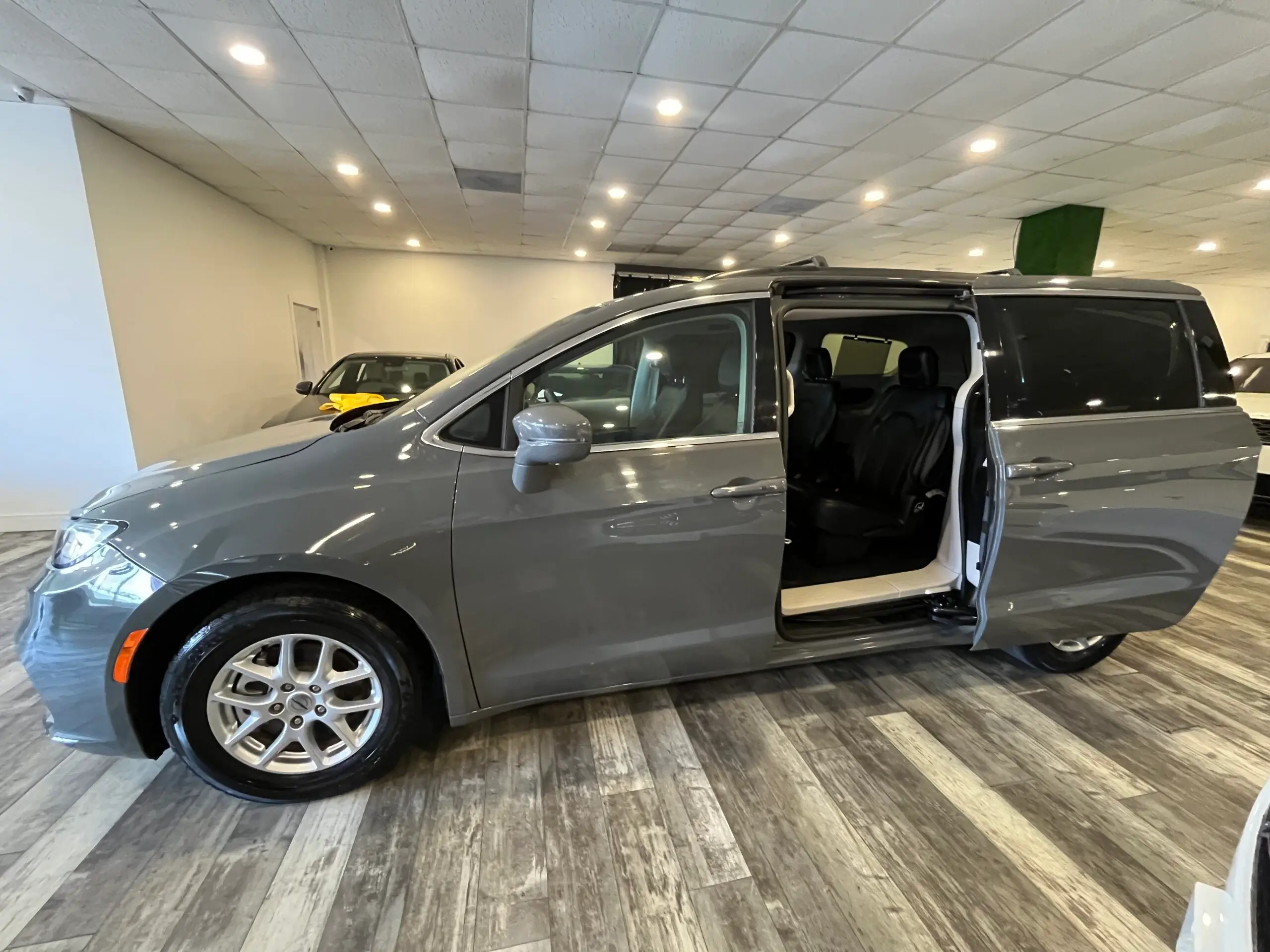 2022 Chrysler Pacifica Touring L photo 4