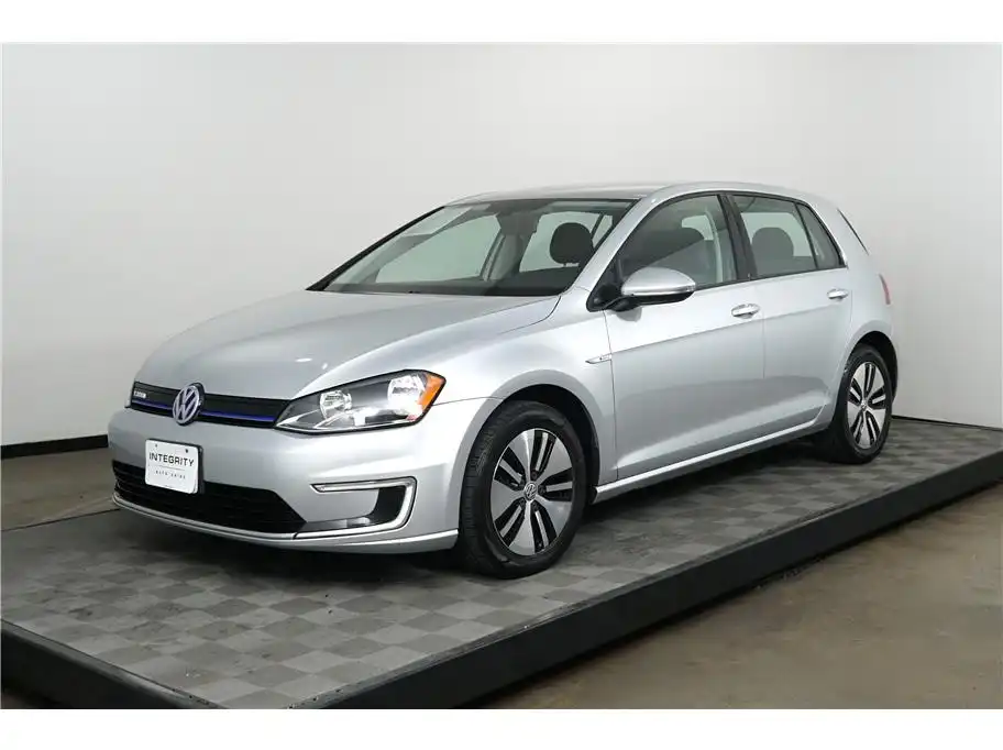 2016 Volkswagen e-Golf SE's photo