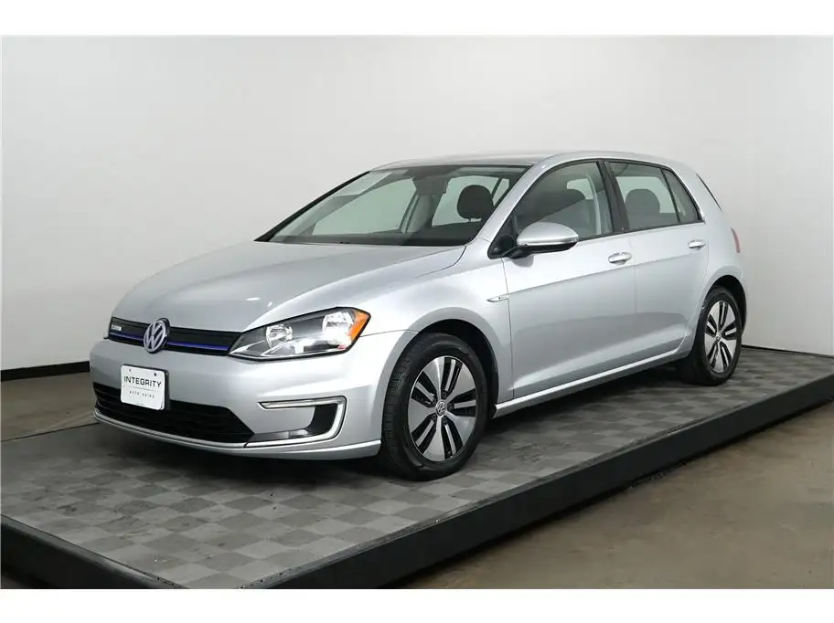 2016 Volkswagen e-Golf SE's photo