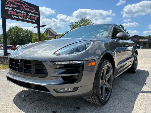 2016 Porsche Macan Turbo's photo