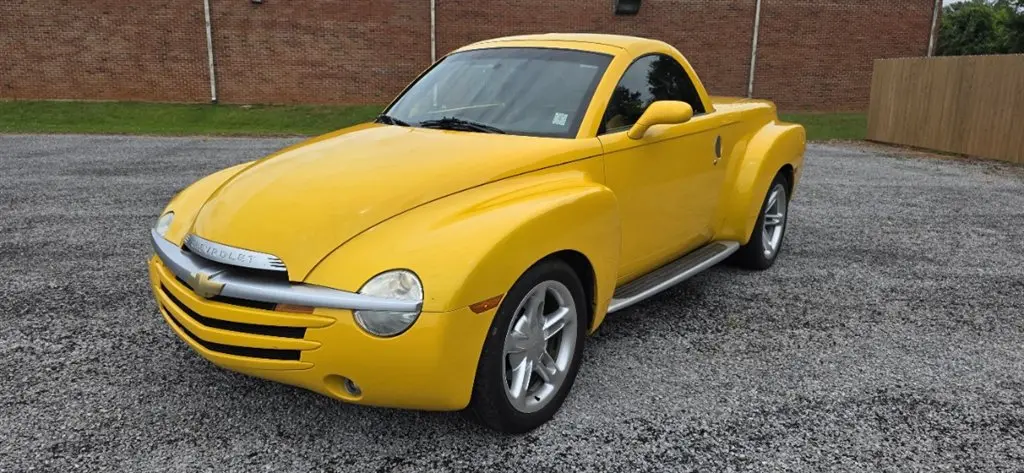 2004 Chevrolet SSR LS photo 4