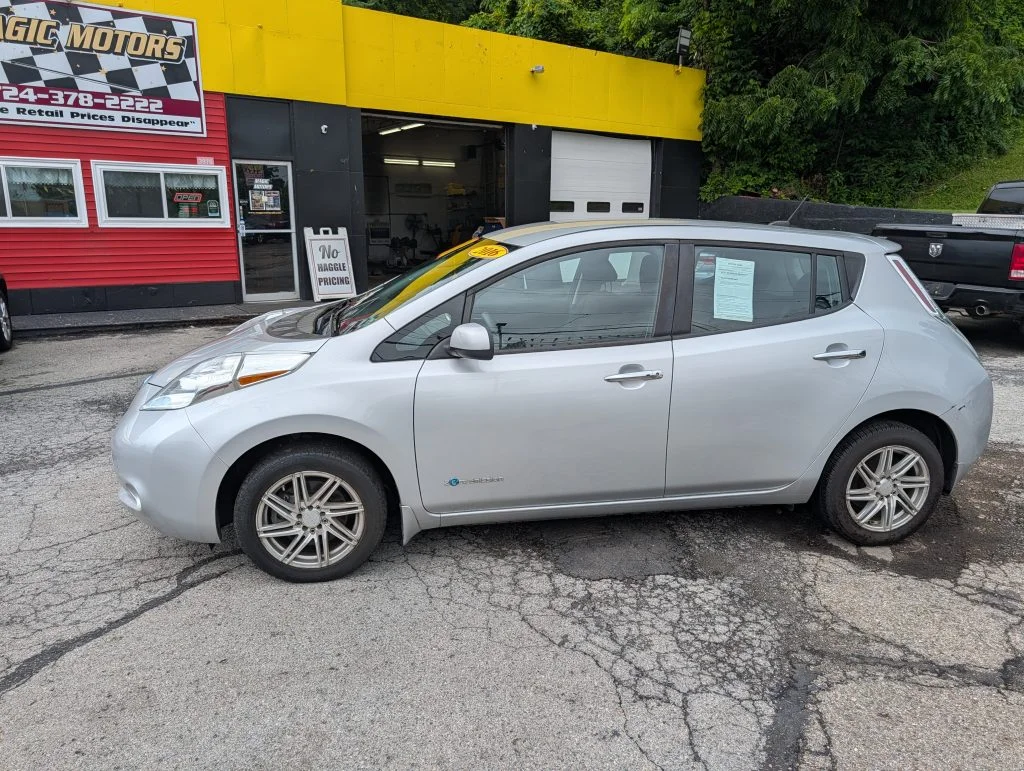 2016 Nissan Leaf's photo