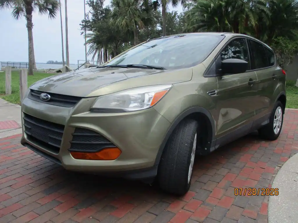 2013 Ford Escape S's photo
