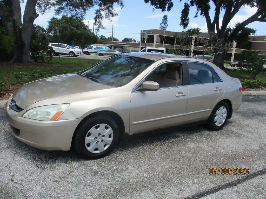 2004 Honda Accord LX 5AT's photo