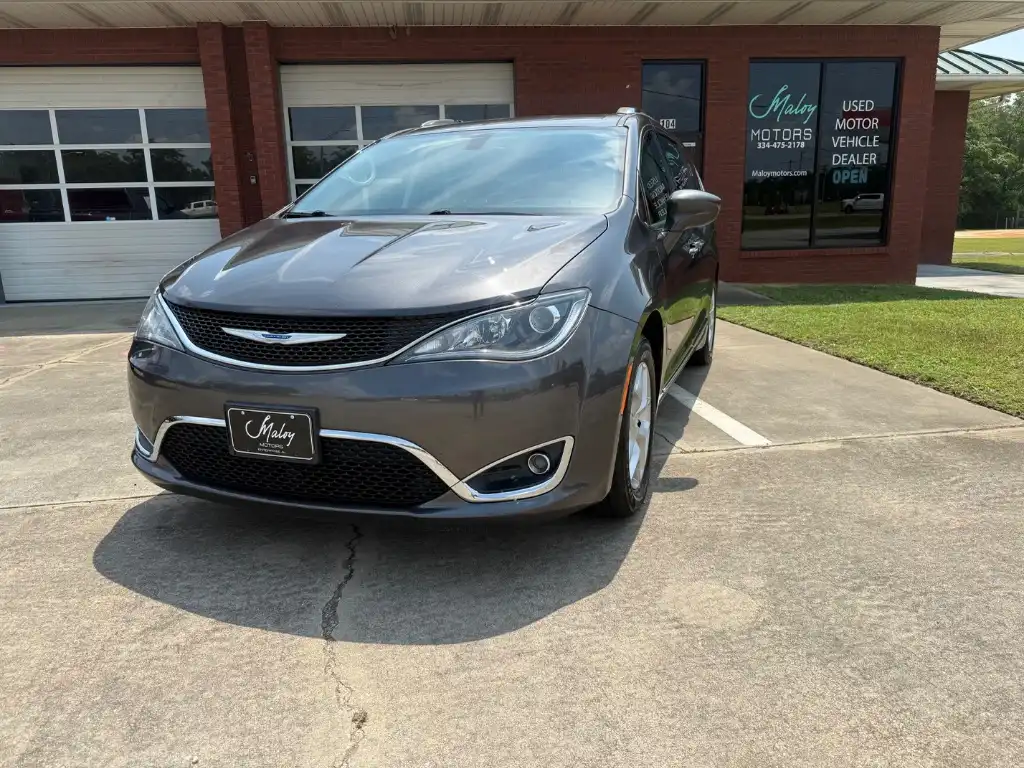 2018 Chrysler Pacifica Touring L's photo