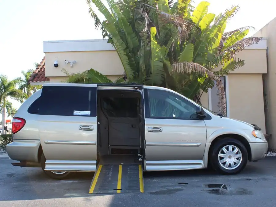 2007 Chrysler Town & Country Touring LWB's photo