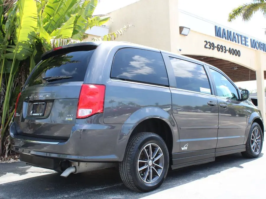 2017 Dodge Grand Caravan SXT photo 5