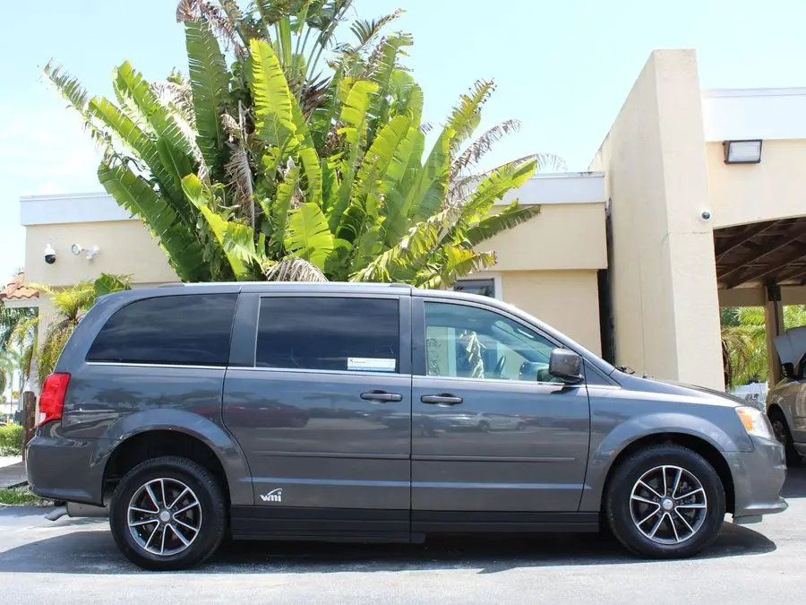 2017 Dodge Grand Caravan SXT photo 4