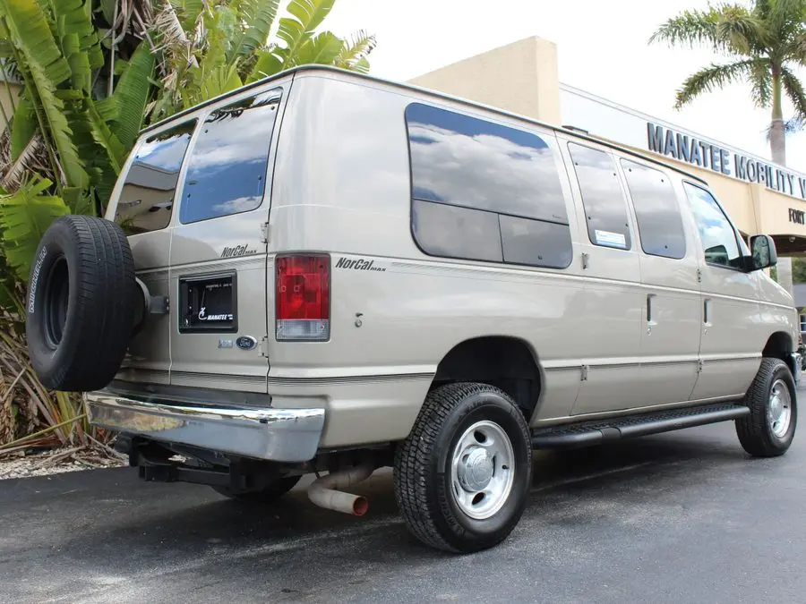 2006 Ford E-Series E-250 Extended photo 5