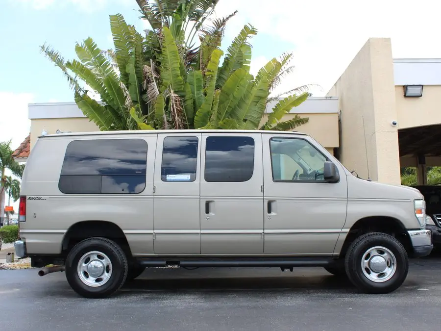 2006 Ford E-Series E-250 Extended photo 4