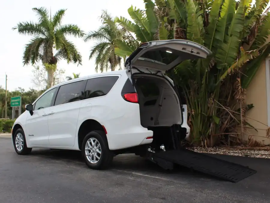 2023 Chrysler Voyager LX's photo