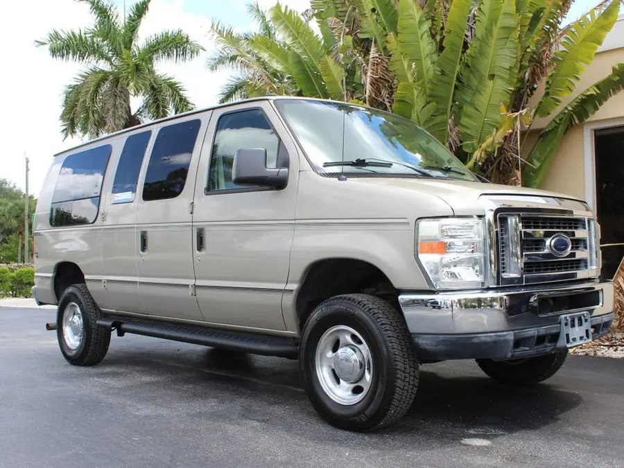 2006 Ford E-Series E-250 Extended photo 3