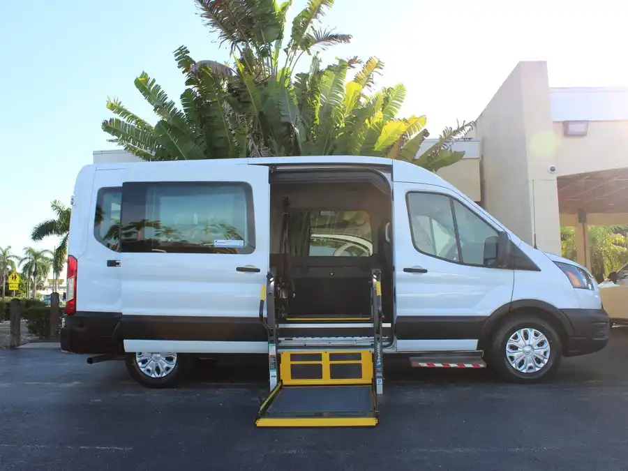 2021 Ford Transit XLT 350 Med Roof Sliding Pass. 148's photo