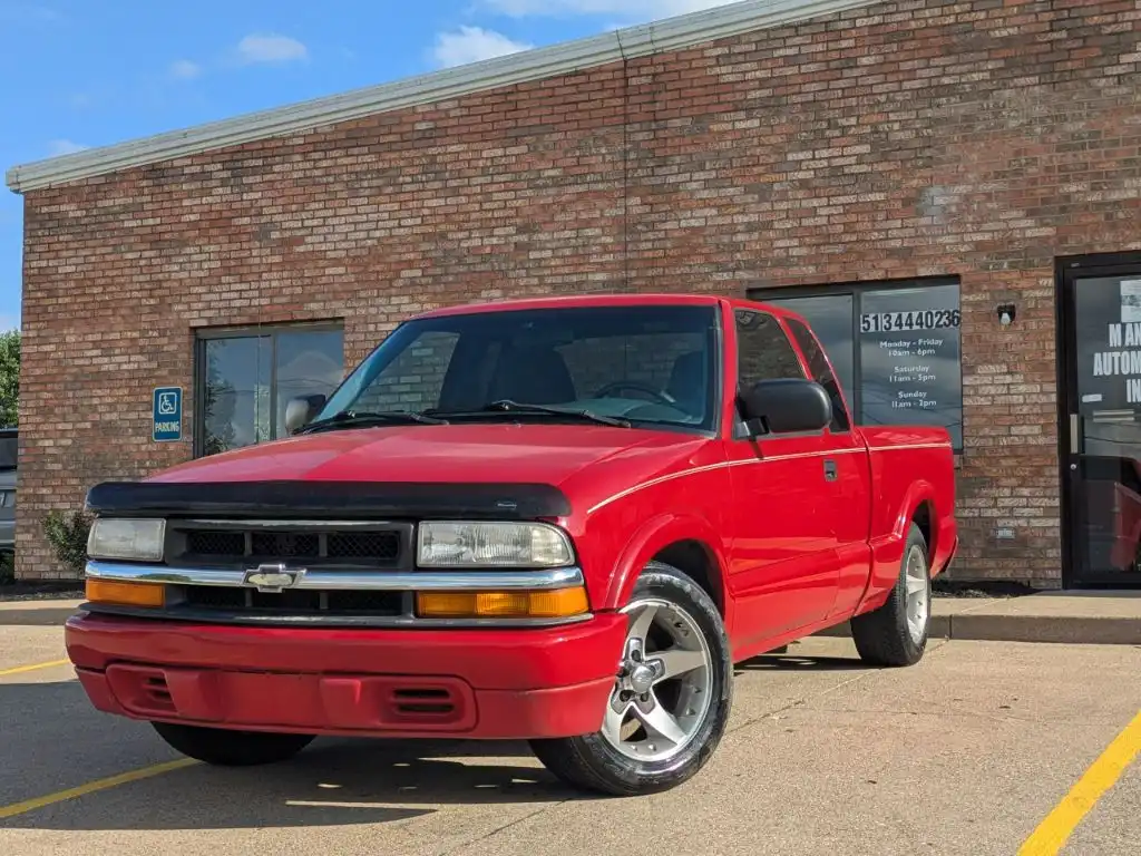 2001 Chevrolet S10 2WD Extended Cab LS's photo