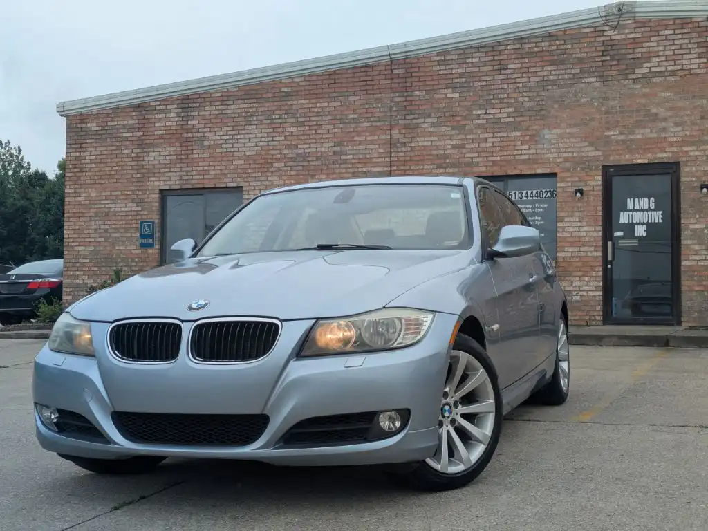 2011 BMW 3 Series 328i Sedan's photo