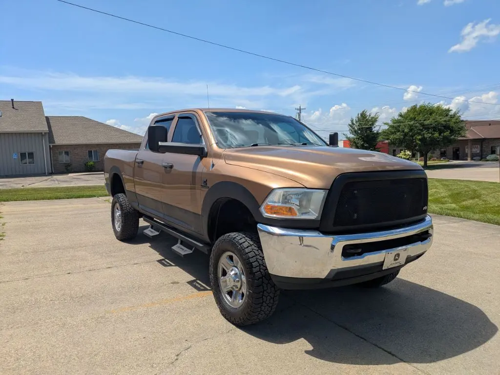 2012 RAM 2500 ST 4X4 Crew Cab SWB photo 3