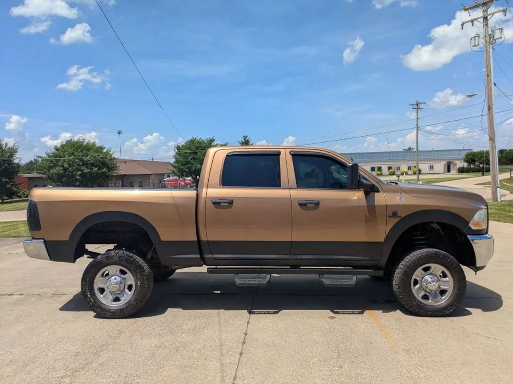 2012 RAM 2500 ST 4X4 Crew Cab SWB photo 4
