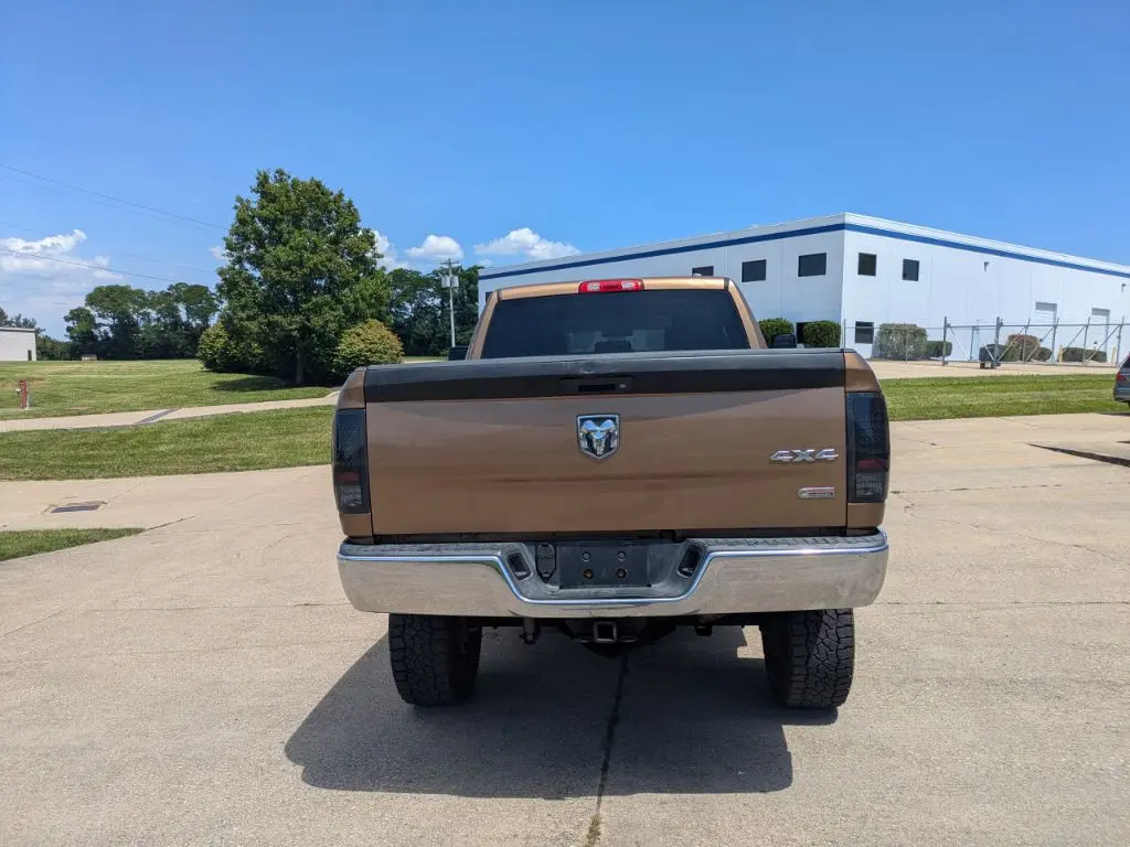2012 RAM 2500 ST 4X4 Crew Cab SWB photo 5