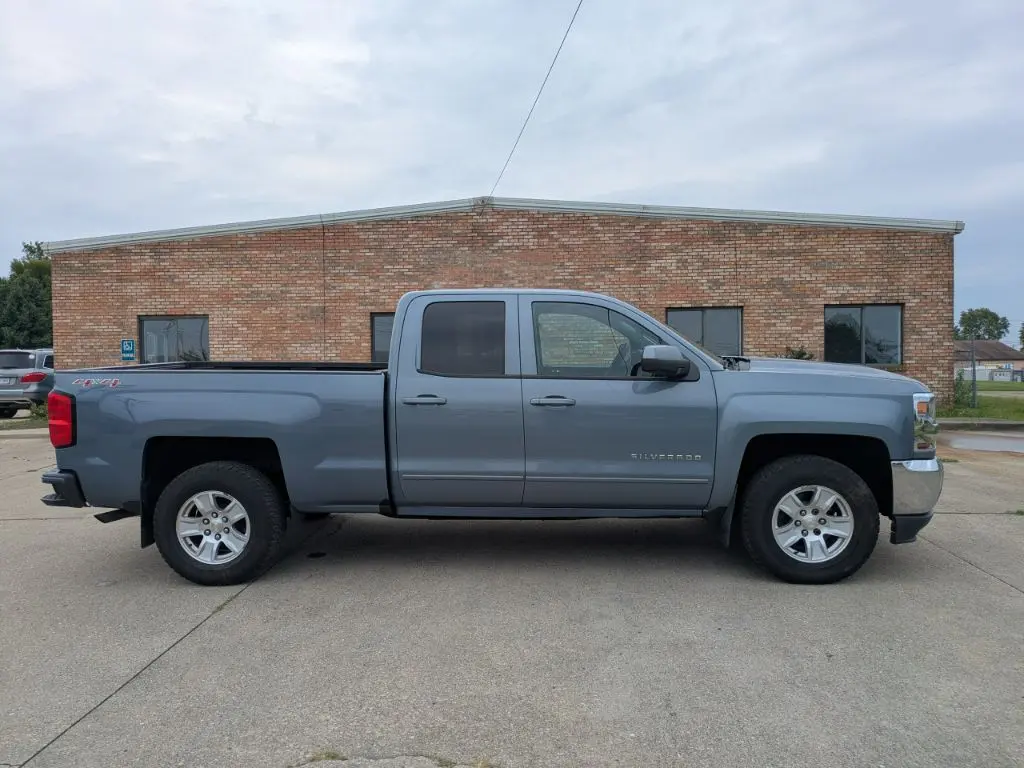 2016 Chevrolet Silverado 1500 LT 4X4 Double Cab Std Box photo 4
