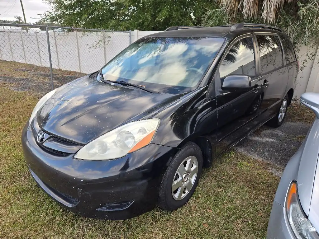2008 Toyota Sienna LE 7-Passenger's photo