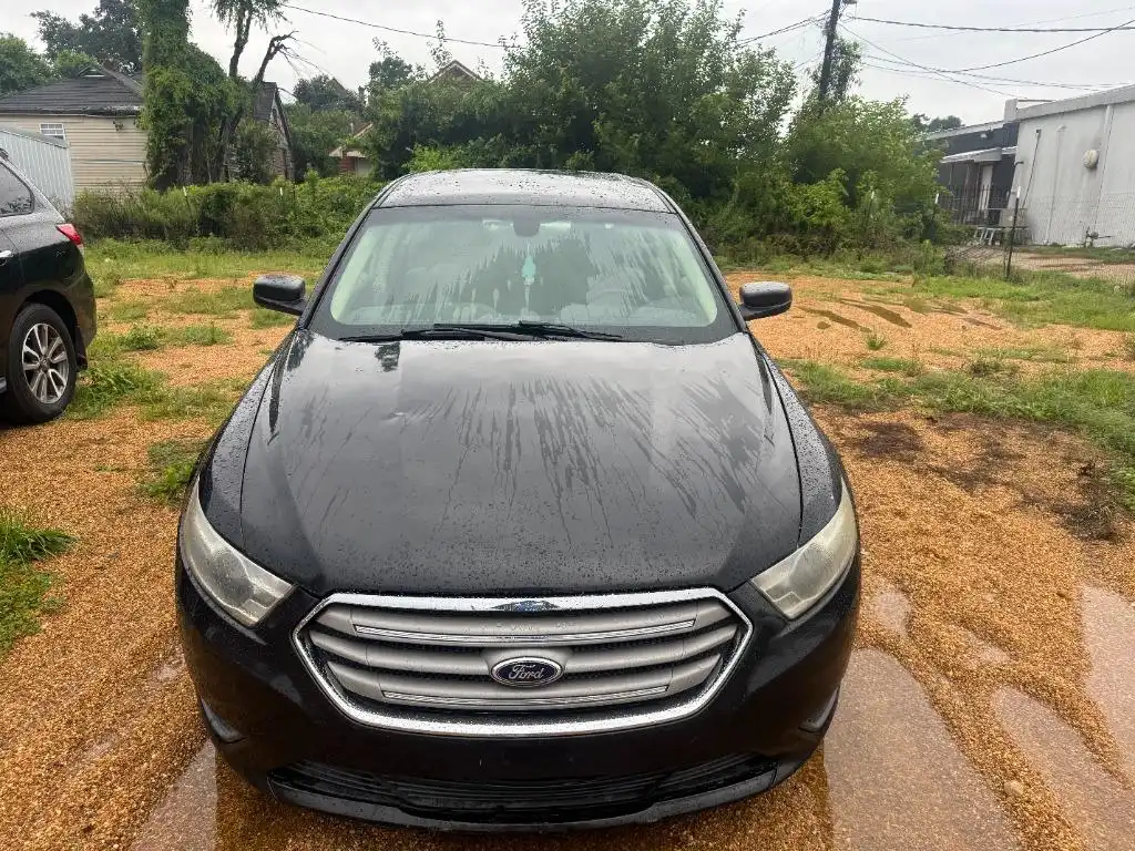 2013 Ford Taurus SE FWD's photo