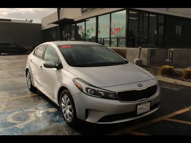 2017 Kia Forte LX's photo
