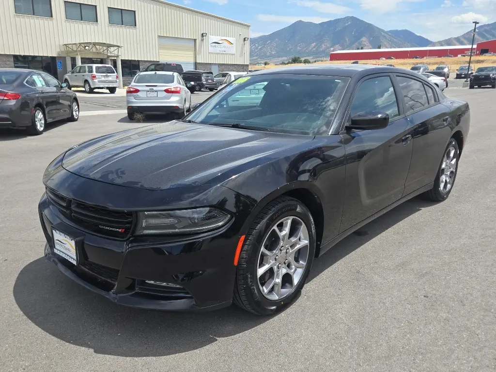 2016 Dodge Charger SXT AWD photo 3