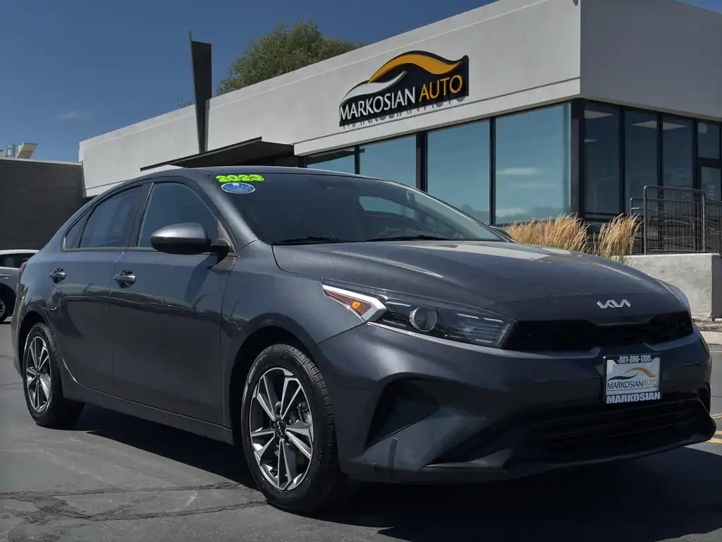 2023 Kia Forte LXS AT's photo