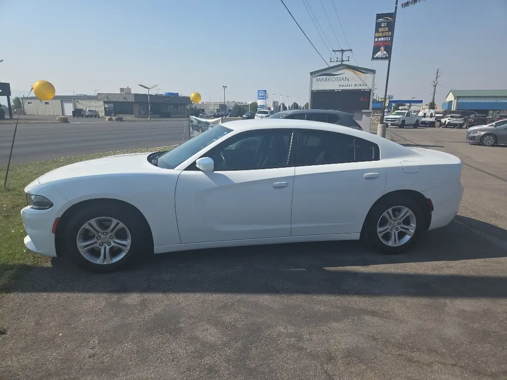 2016 Dodge Charger SE photo 5