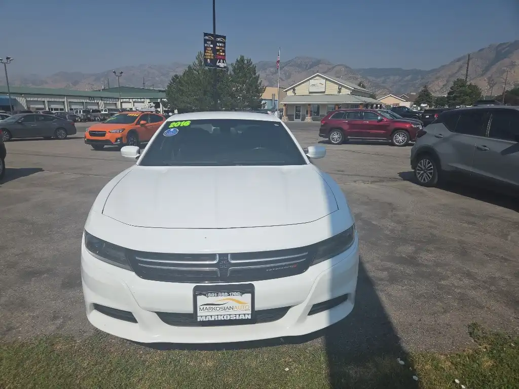 2016 Dodge Charger SE's photo