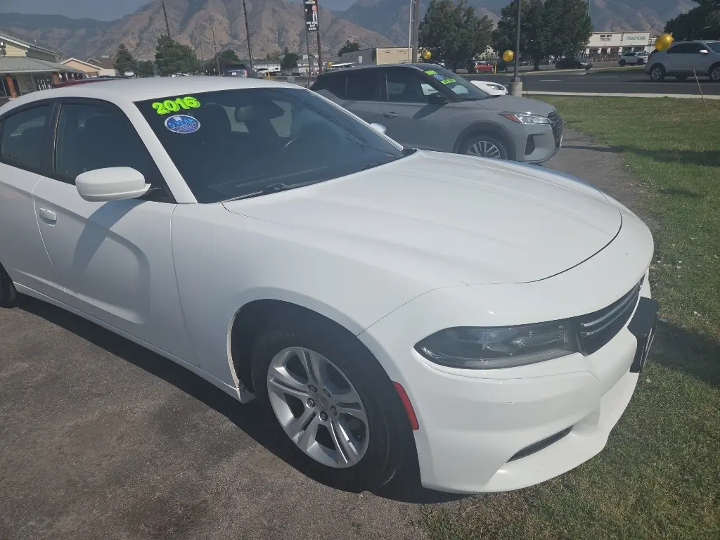 2016 Dodge Charger SE photo 3
