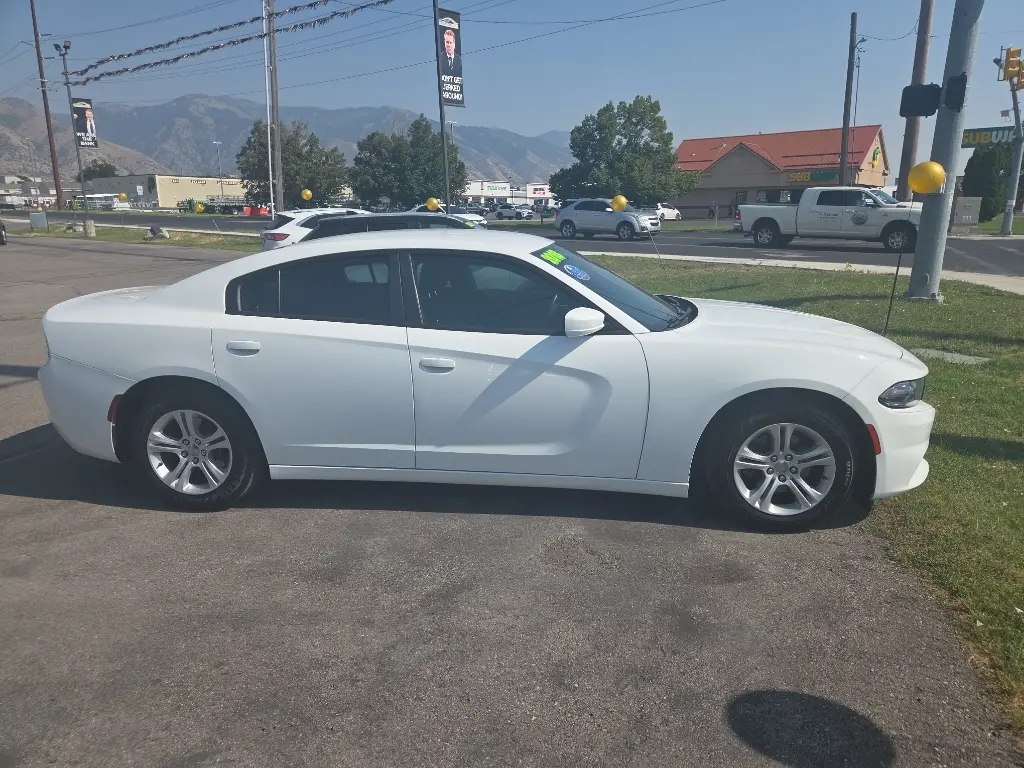 2016 Dodge Charger SE photo 4