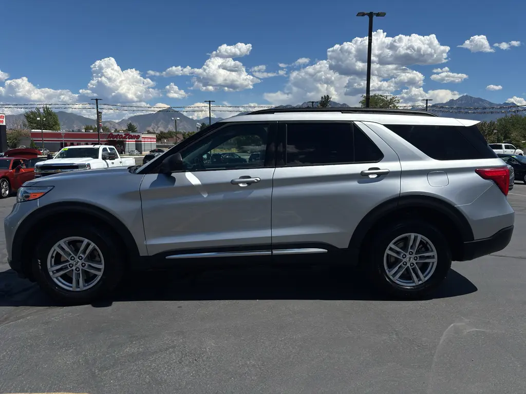2021 Ford Explorer XLT 4WD photo 4