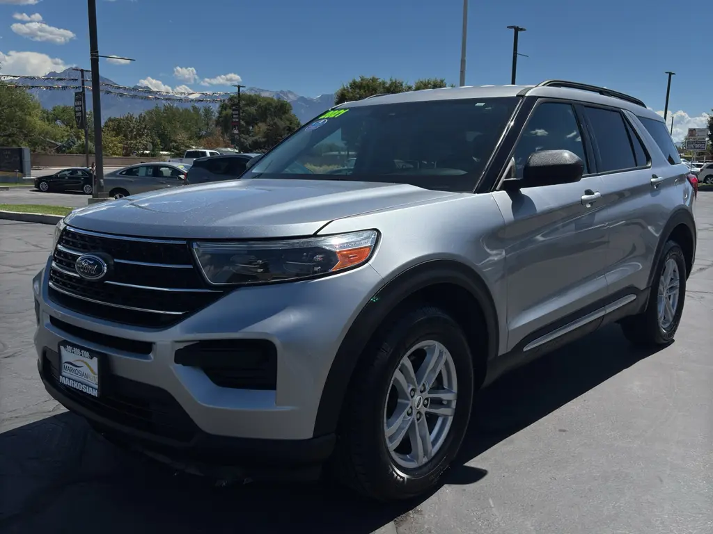 2021 Ford Explorer XLT 4WD photo 3