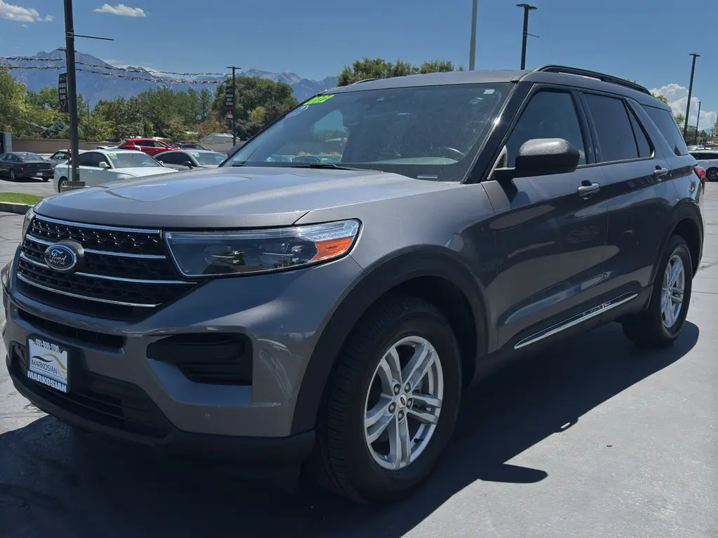 2022 Ford Explorer XLT 4WD photo 3