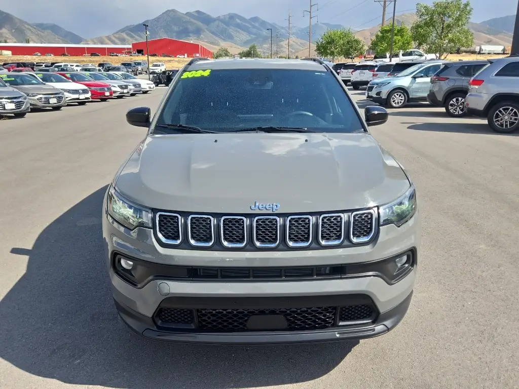 2024 Jeep Compass Latitude 4WD photo 1