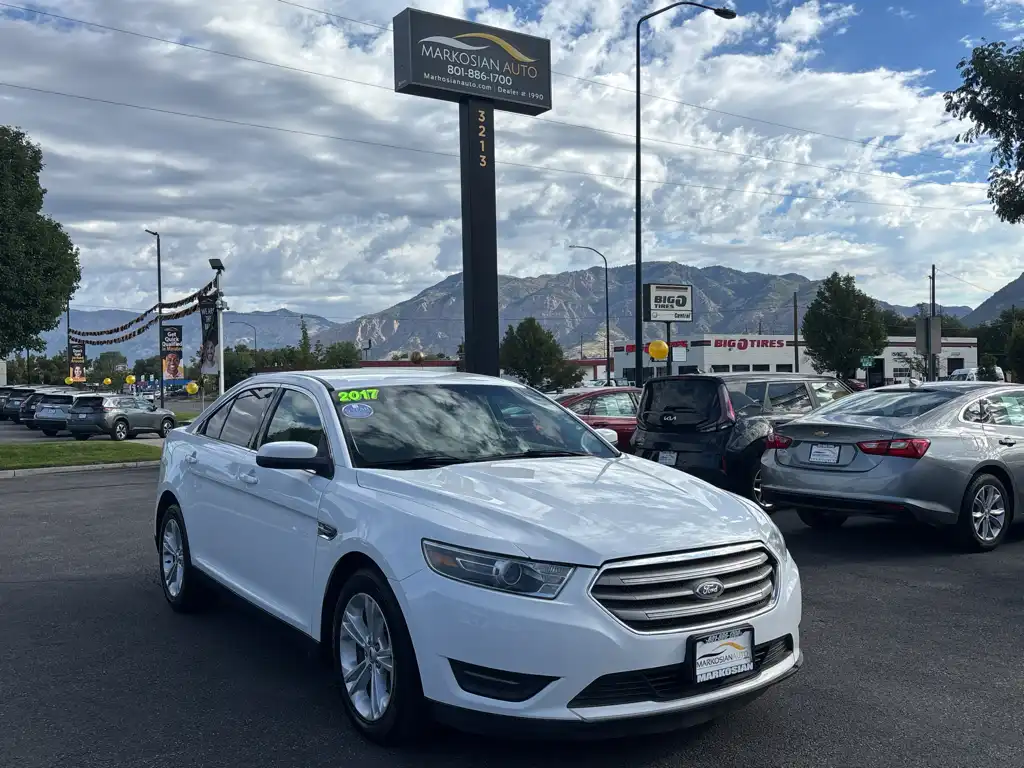 2017 Ford Taurus SEL FWD's photo