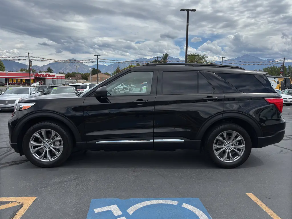 2022 Ford Explorer XLT 4WD photo 4