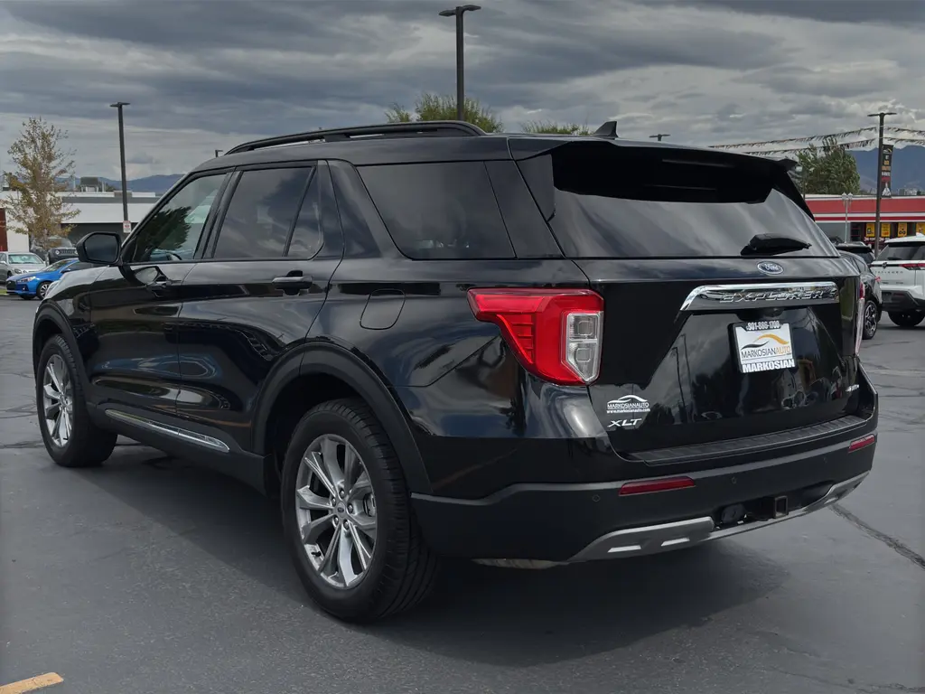 2022 Ford Explorer XLT 4WD photo 5