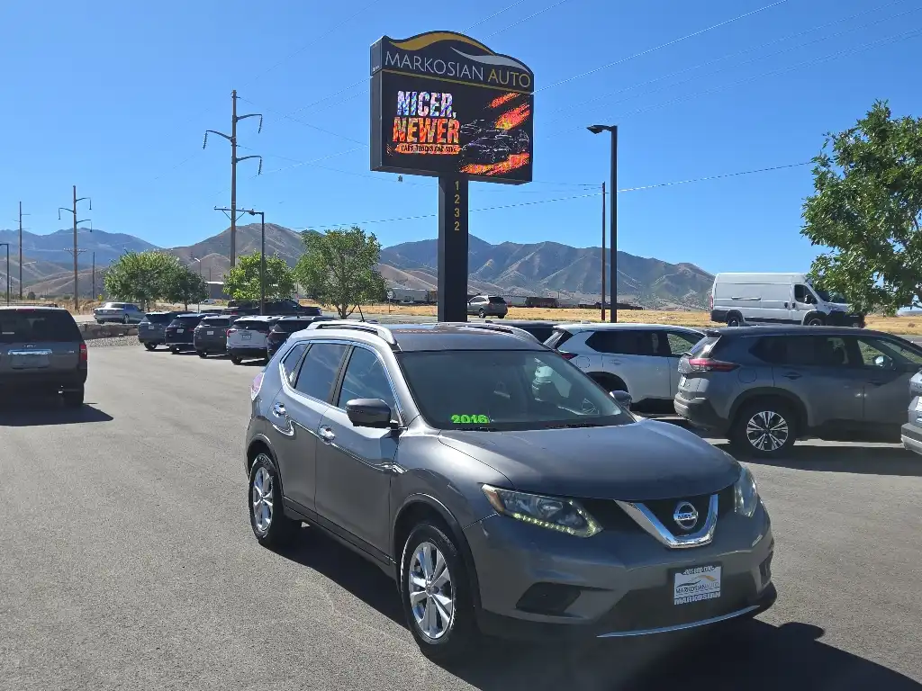 2016 Nissan Rogue SV FWD's photo