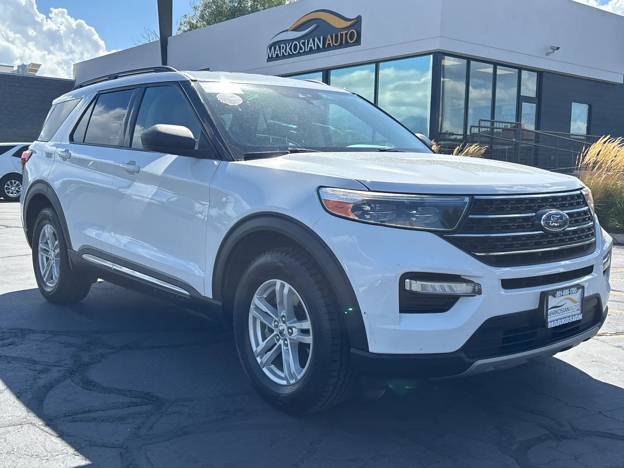2021 Ford Explorer XLT 4WD photo 1