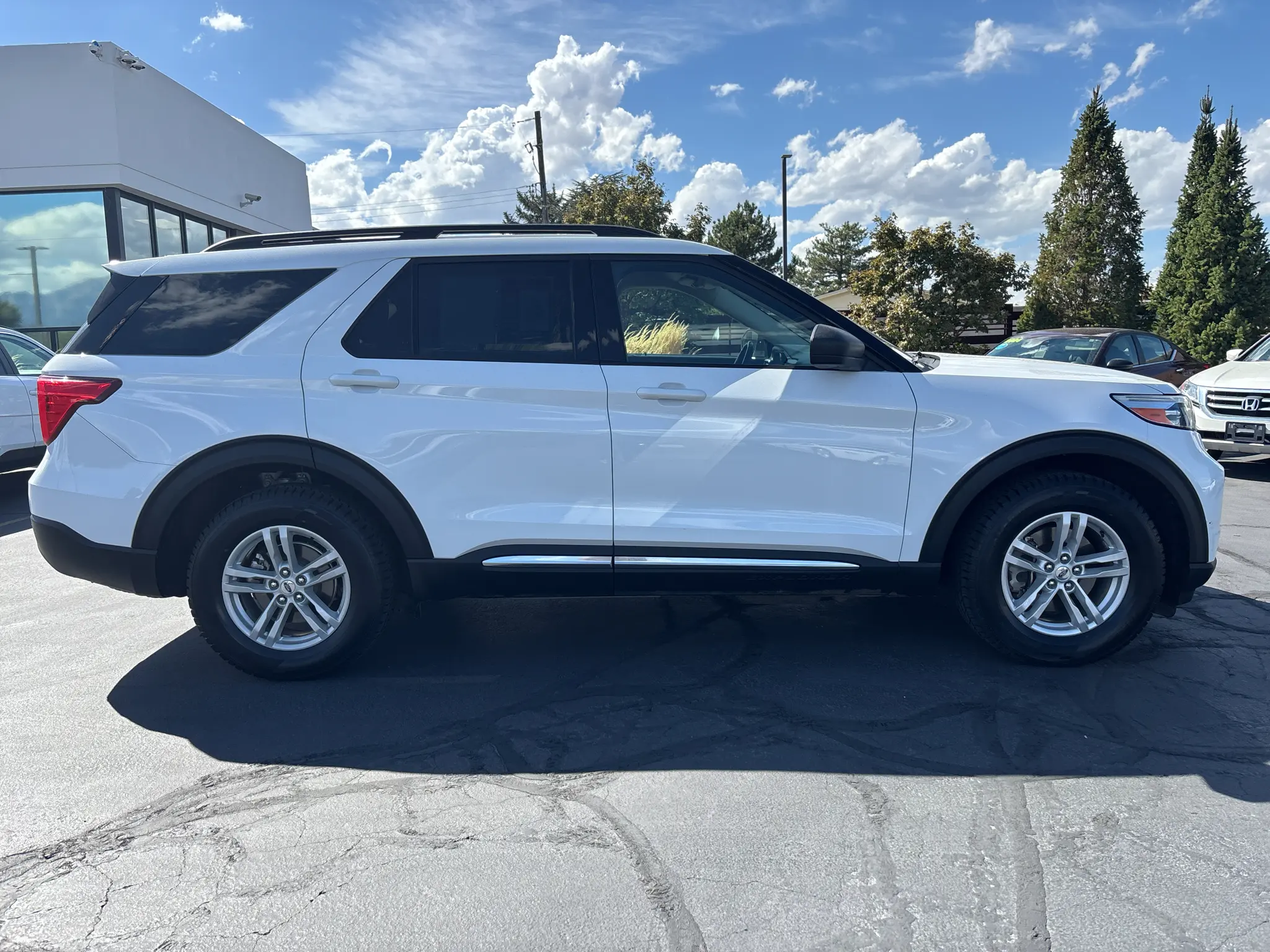 2021 Ford Explorer XLT 4WD photo 5