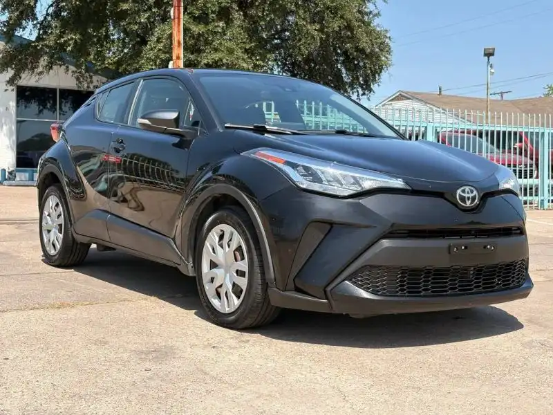2020 Toyota C-HR LE's photo