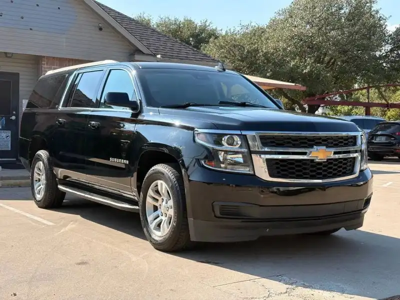 2019 Chevrolet Suburban LT 2WD 1500's photo