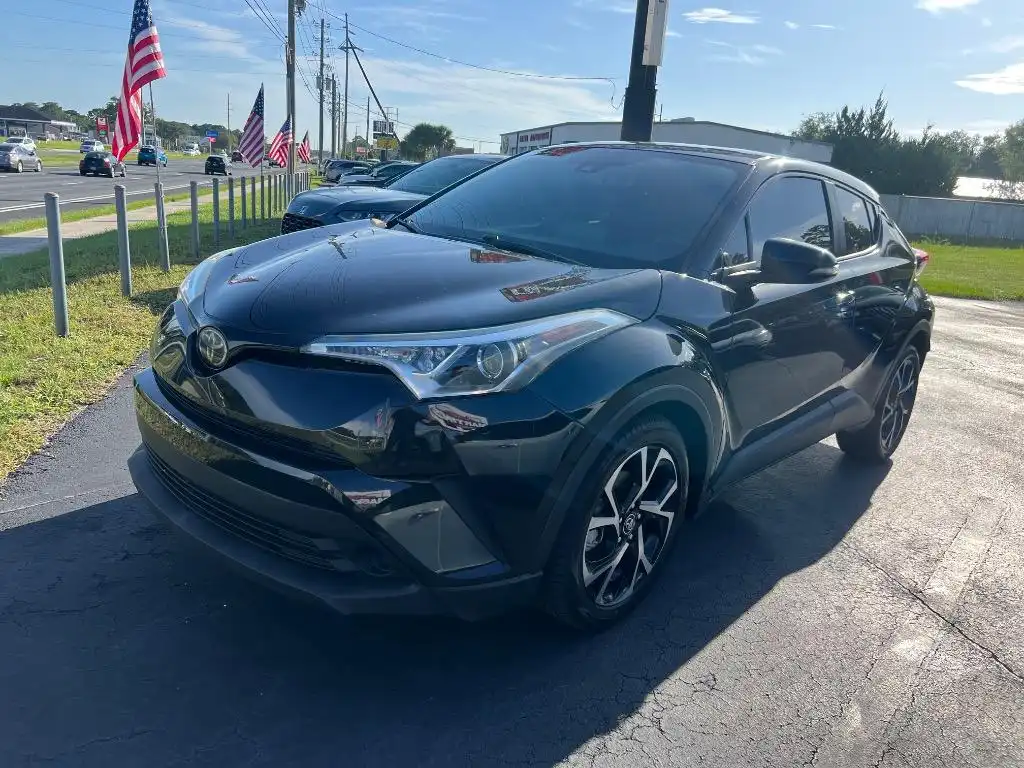 2019 Toyota C-HR XLE's photo