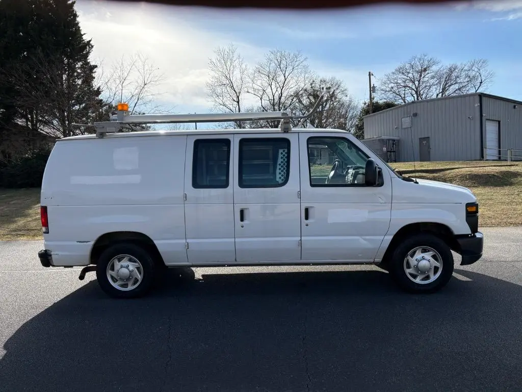 2012 Ford E-Series E-150 Van photo 4