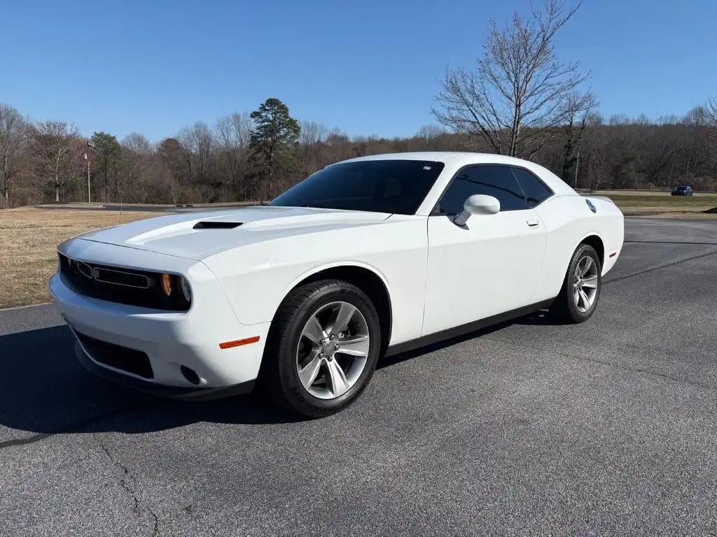 2020 Dodge Challenger SXT Auto's photo